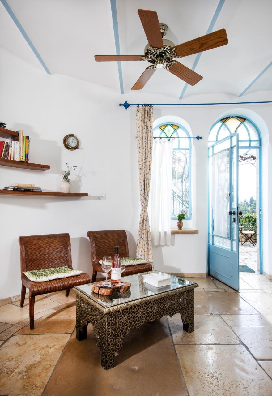 Above The Spring Bed & Breakfast Yerusalem Bagian luar foto
