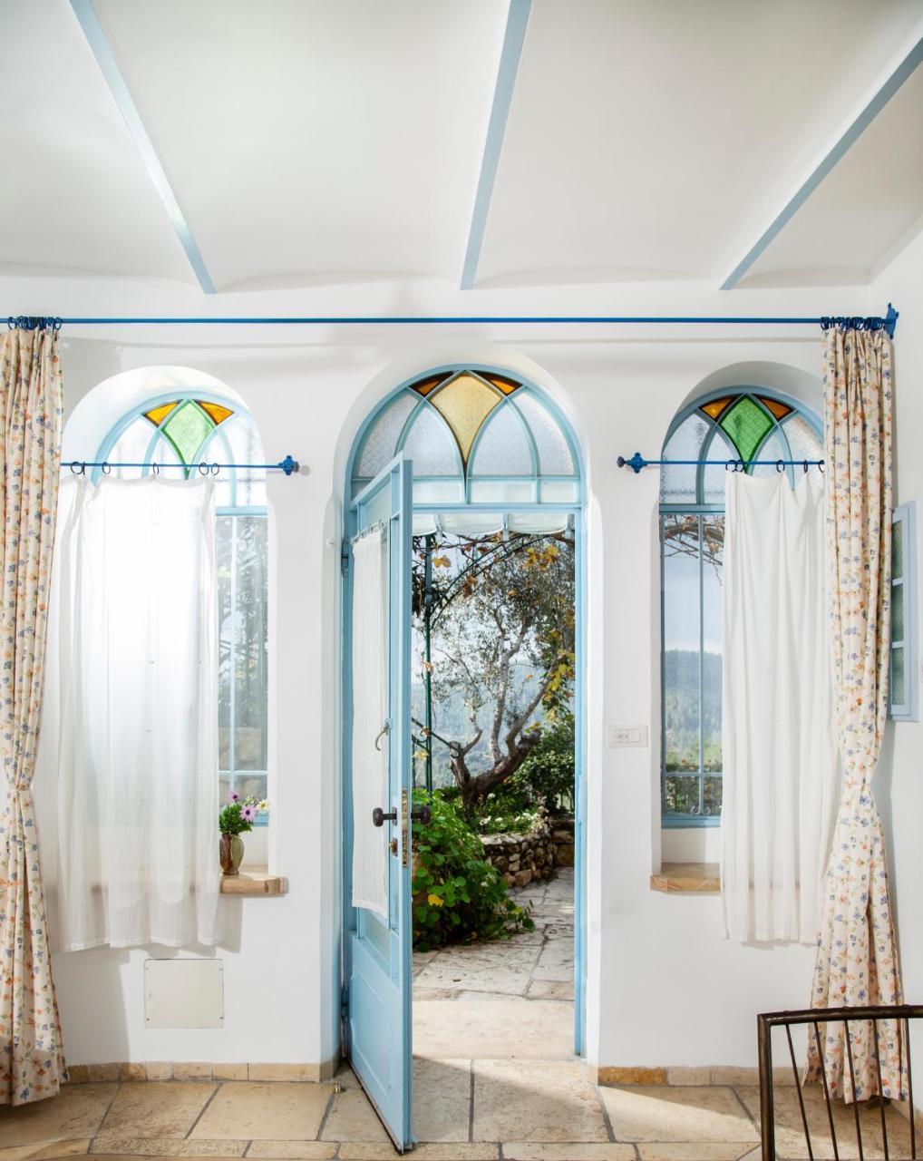 Above The Spring Bed & Breakfast Yerusalem Bagian luar foto